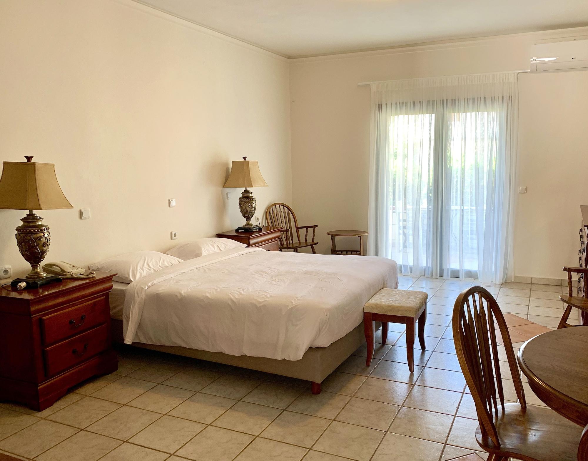 Messina Resort Hotel Kyparissia Bagian luar foto