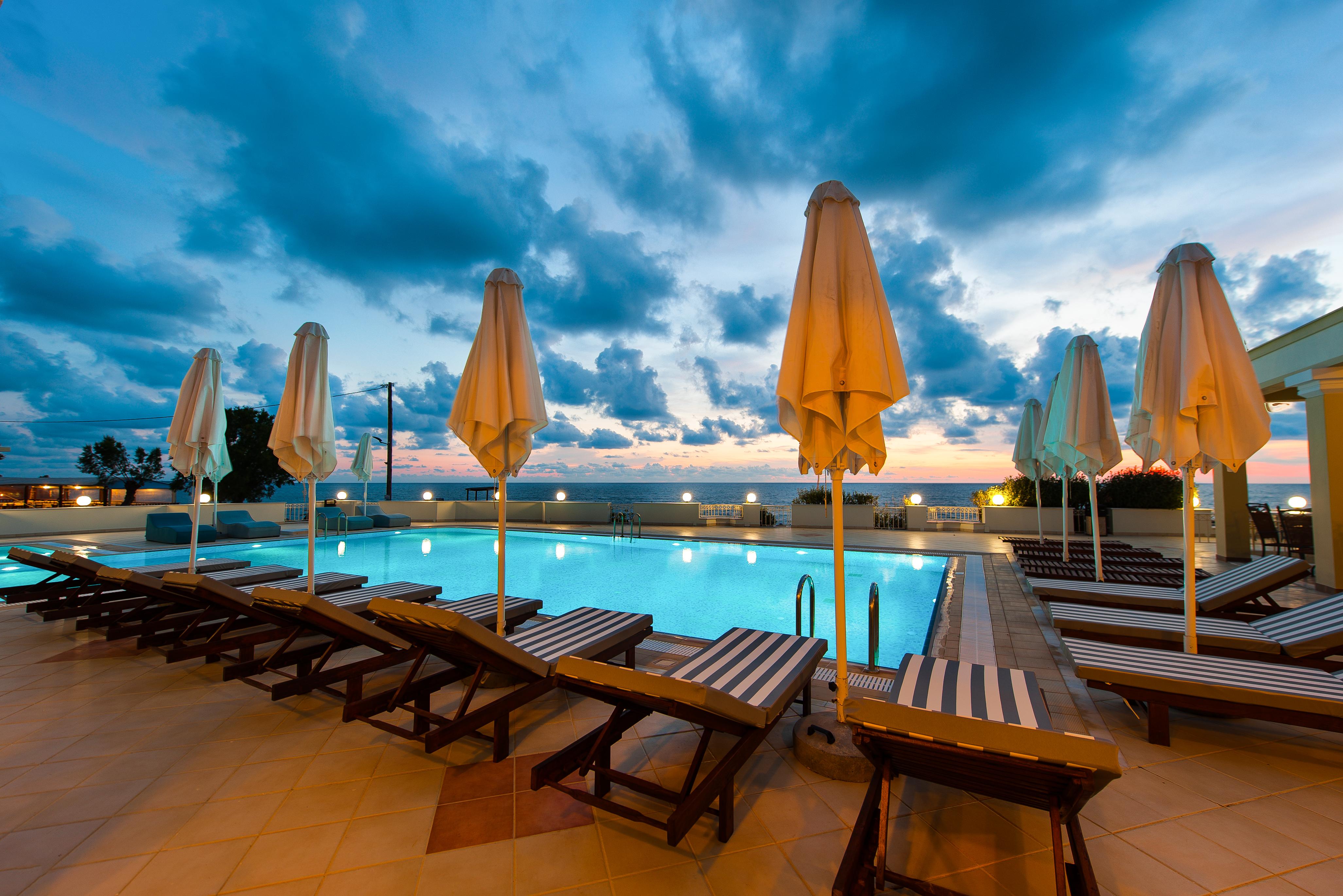 Messina Resort Hotel Kyparissia Bagian luar foto