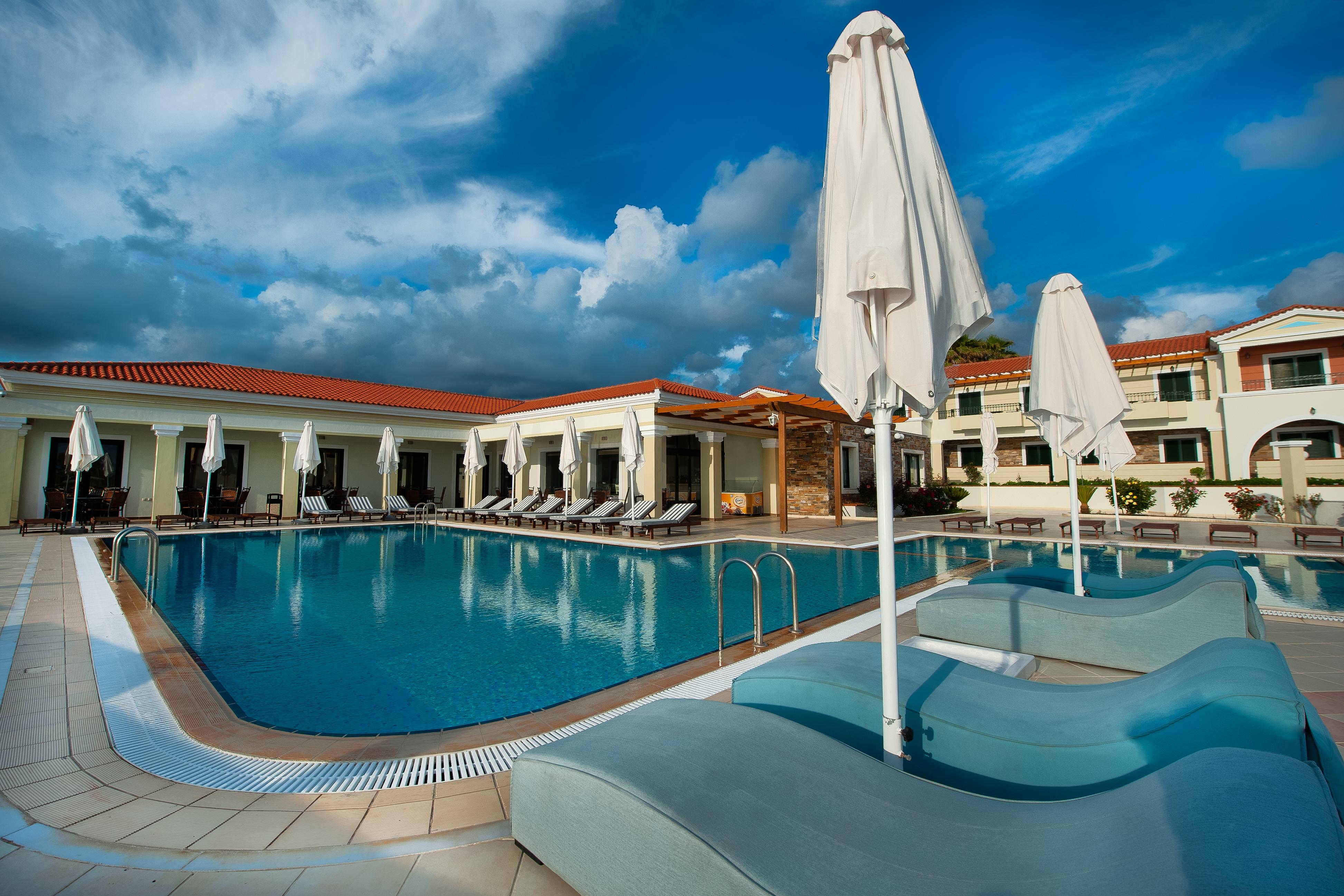 Messina Resort Hotel Kyparissia Bagian luar foto