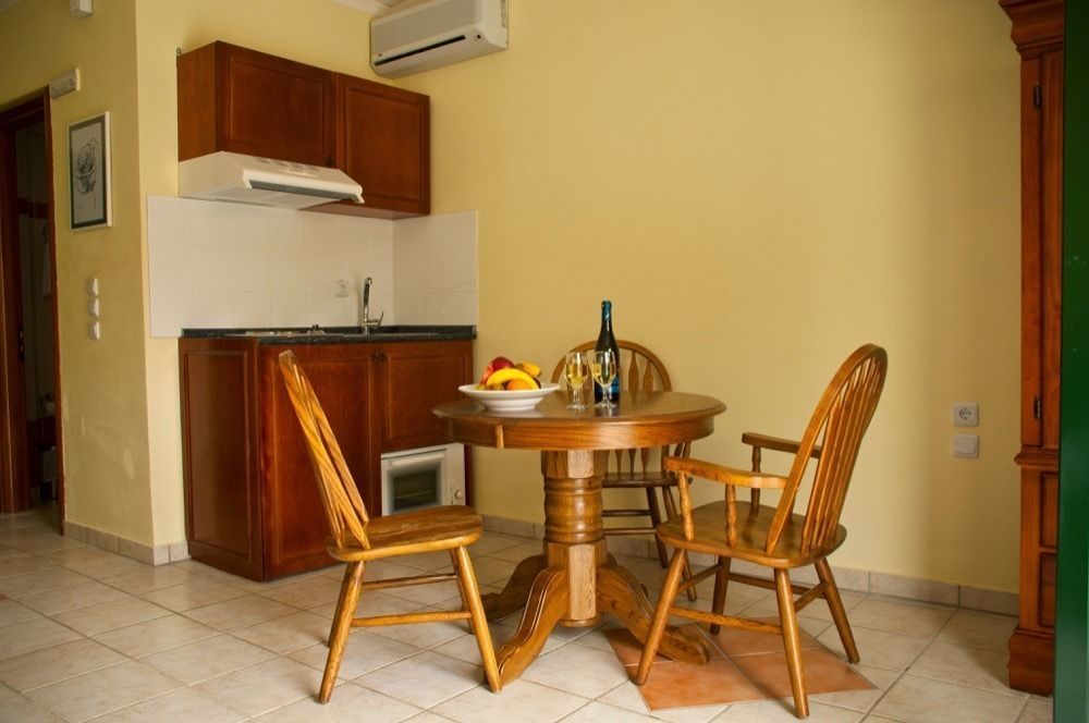 Messina Resort Hotel Kyparissia Bagian luar foto
