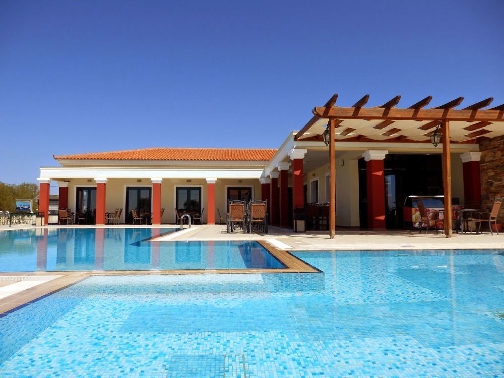 Messina Resort Hotel Kyparissia Bagian luar foto