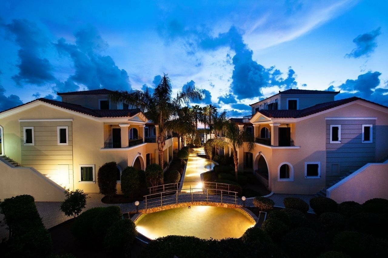 Messina Resort Hotel Kyparissia Bagian luar foto