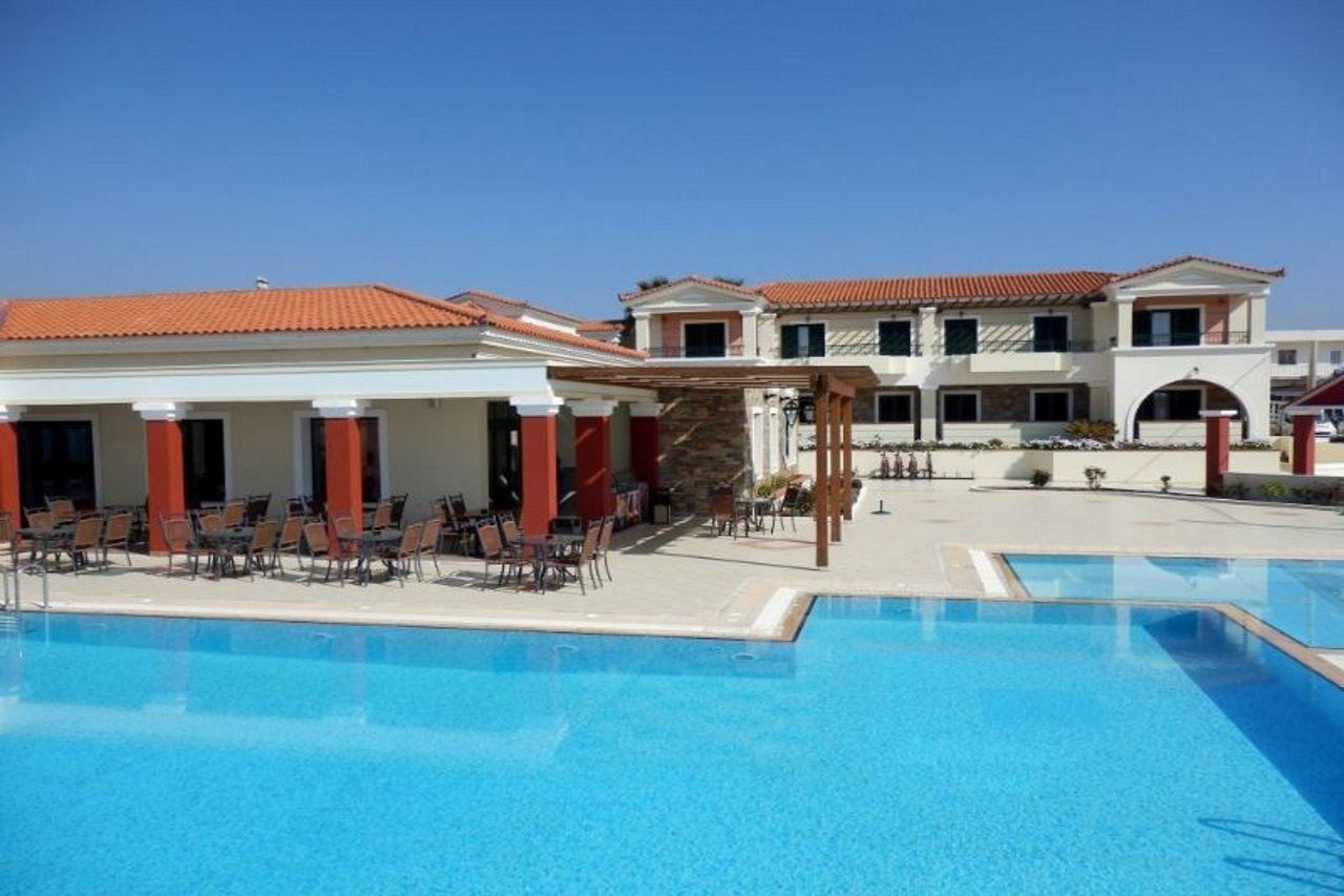 Messina Resort Hotel Kyparissia Bagian luar foto